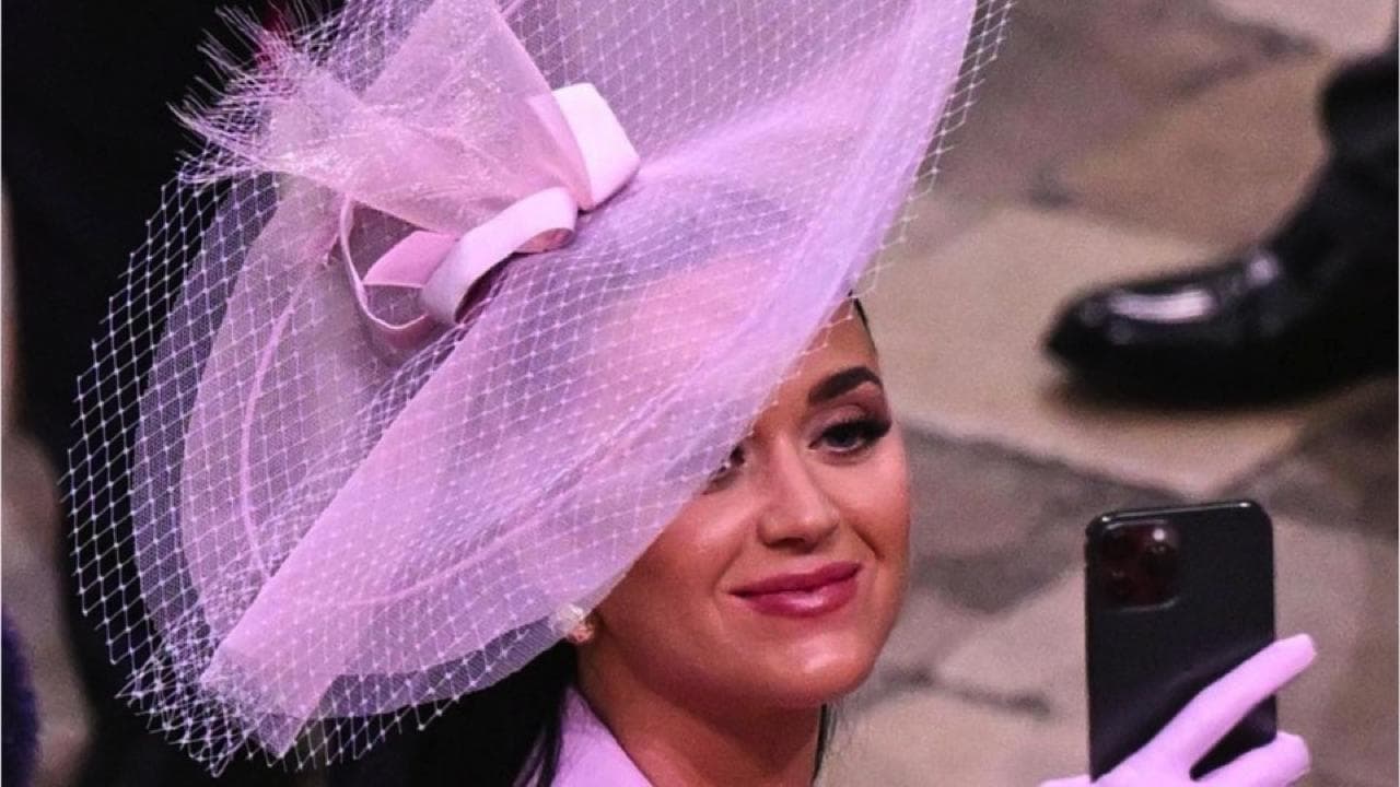 La "regina" Katy Perry ha rubato la scena a Re Carlo III
