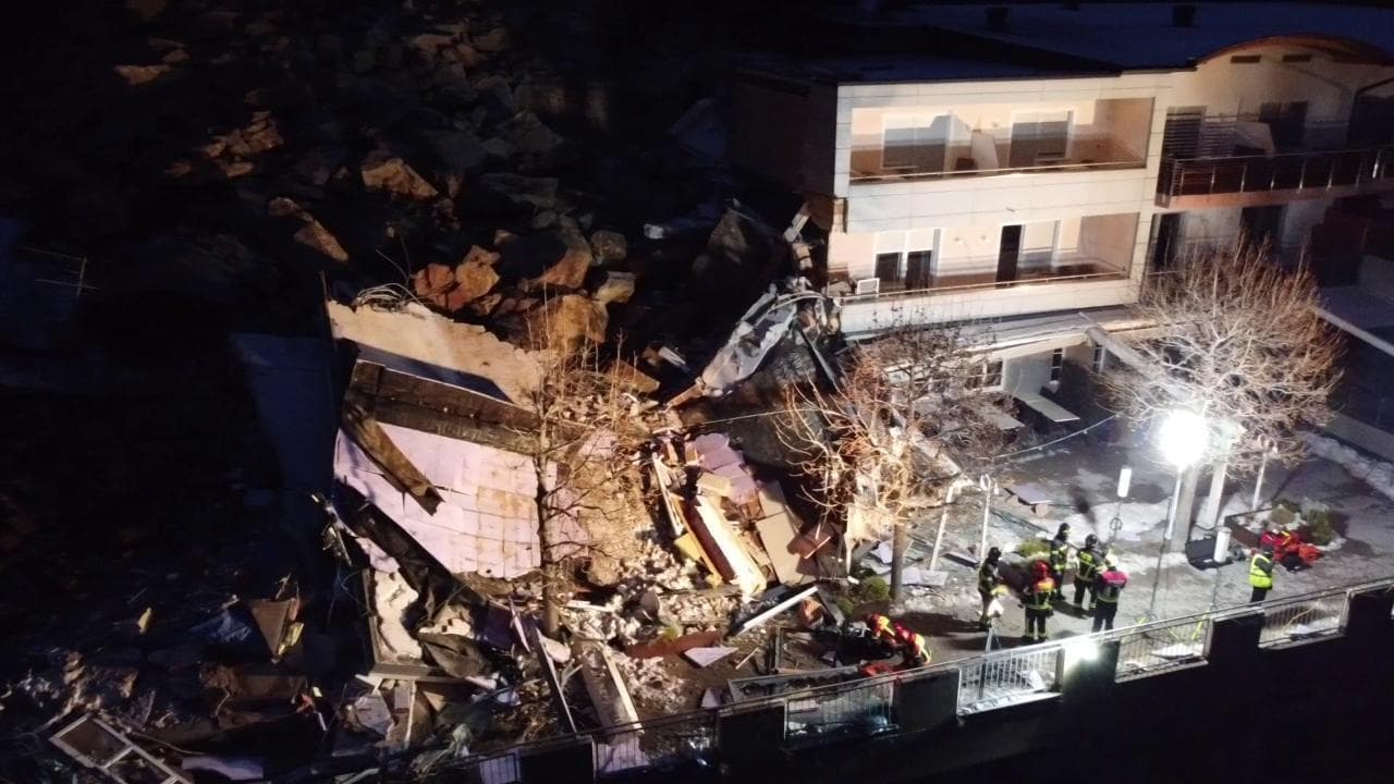 Frana su hotel Eberle a Bolzano, le prime immagini dal drone
