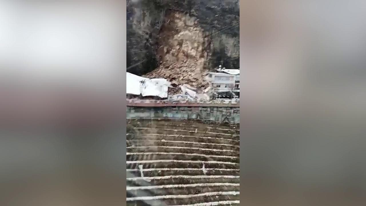 Bolzano, frana su un hotel: crolla parte della struttura, nessun ferito
