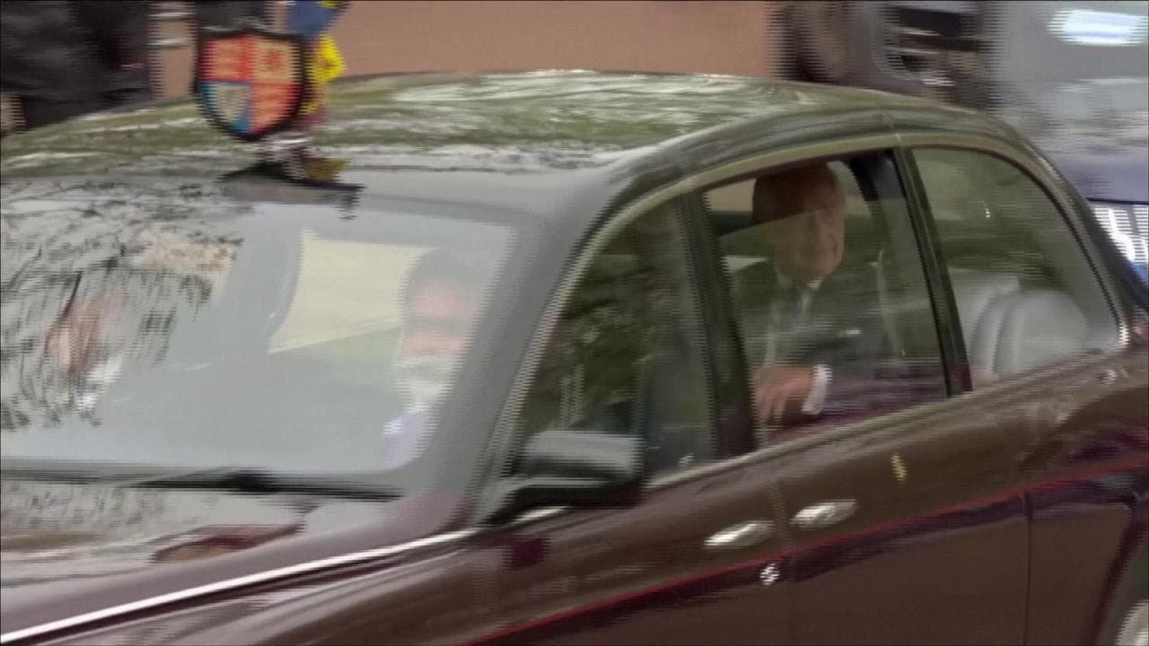 Incoronazione Carlo III, l'arrivo a Buckingham Palace con Camilla per prepararsi alla cerimonia