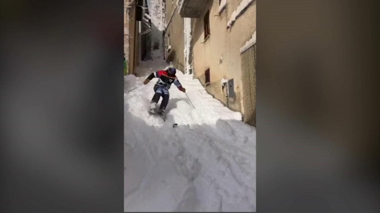 Piste chiuse, nel Comune più alto dell'Appennino si scia tra i vicoli del borgo