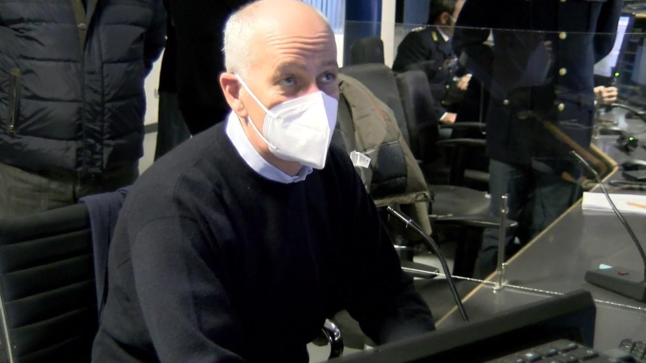 Capodanno 2021, gli auguri via radio del Capo della Polizia Gabrielli agli agenti nelle strade svuotate dal lockdown