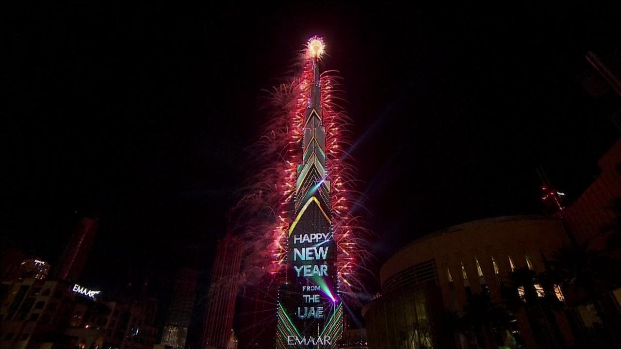 Capodanno 2021, spettacolo di luci sull'iconico Burj Khalifa di Dubai