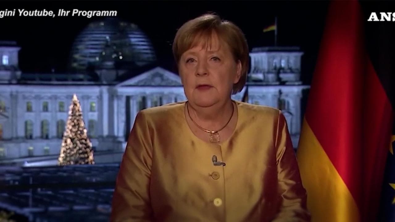 Germania, l'ultimo discorso di fine anno di Angela Merkel da cancelliera: "Mai un anno così difficile"