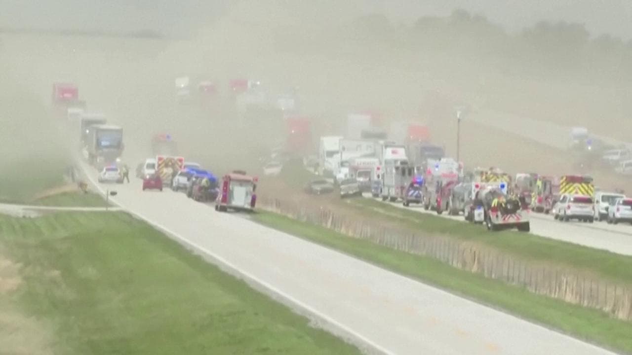 Usa, tempesta di sabbia in autostrada: maxi tamponamento in Illinois