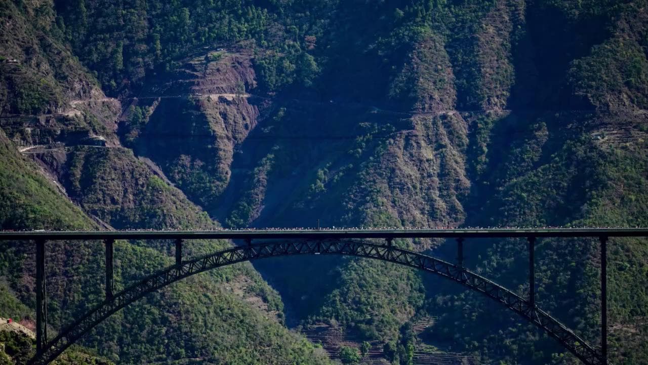 In India il ponte ferroviario più alto del mondo: supera la Tour Eiffel