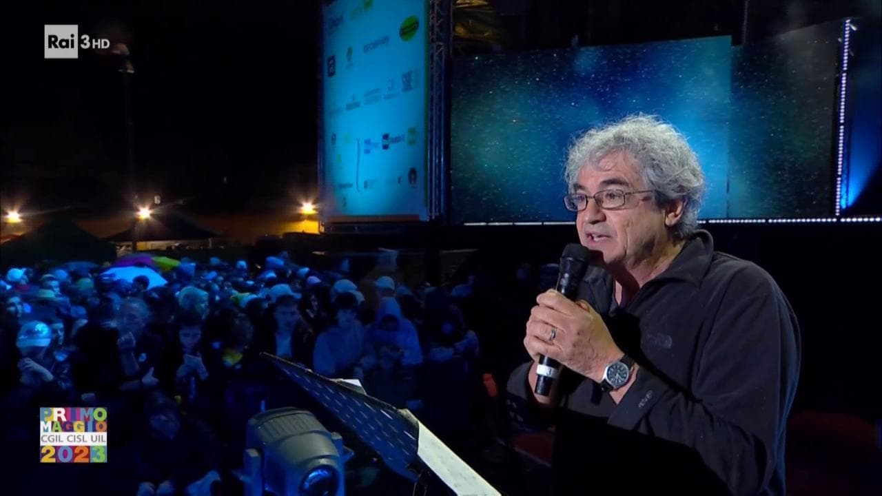Concertone, il fisico Rovelli attacca Crosetto dal palco: "Piazzisti di strumenti di guerra"