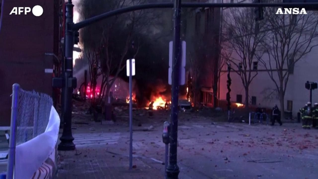 Usa, bomba esplode nel centro di Nashville: tre feriti