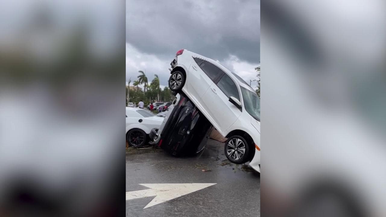 Stati Uniti, Florida: un tornado ribalta le auto e sradica gli alberi a Palm Beach