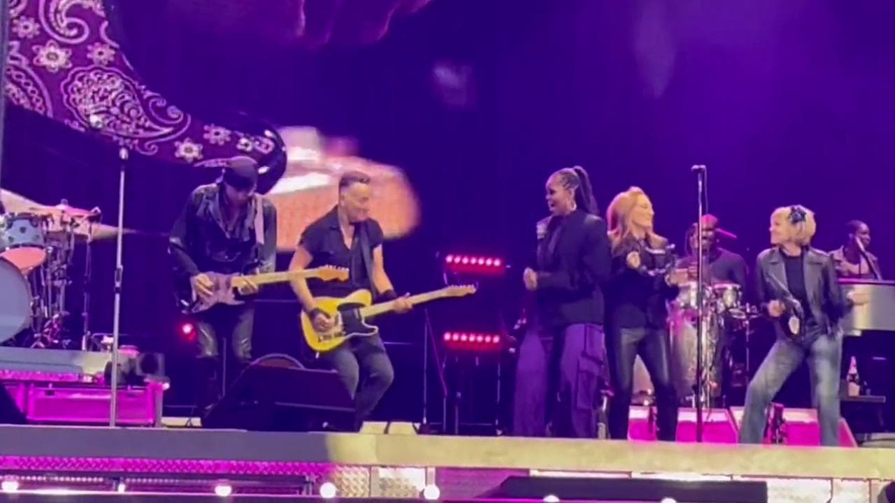 Michelle Obama fa la corista a Bruce Springsteen