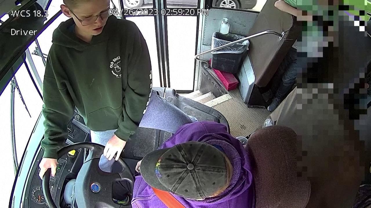 Usa, autista sviene: 13enne eroe si mette al volante e salva lo scuolabus