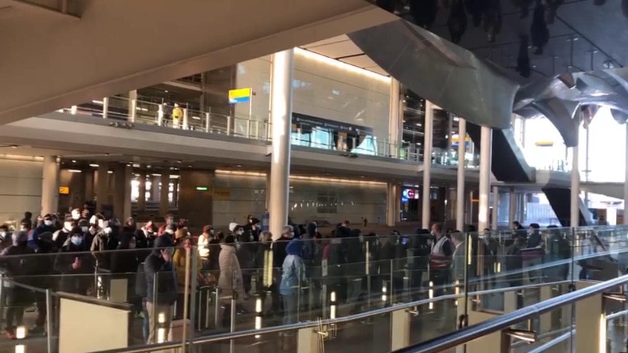 I primi italiani rientrati da Londra: "L’accoglienza in aeroporto è stata impeccabile"