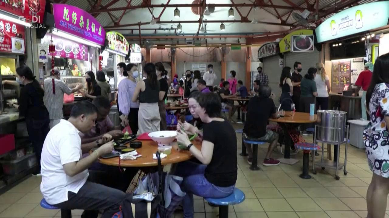 Singapore, lo street food è speciale: il venditore ambulante diventa patrimonio Unesco