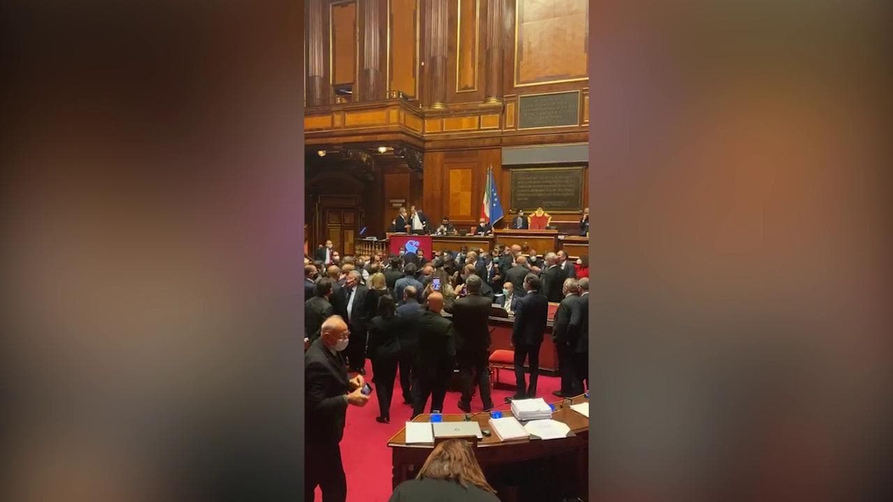 Senato, bagarre sul decreto sicurezza. Il Pd contro La Russa: "Senza mascherina, vergogna"