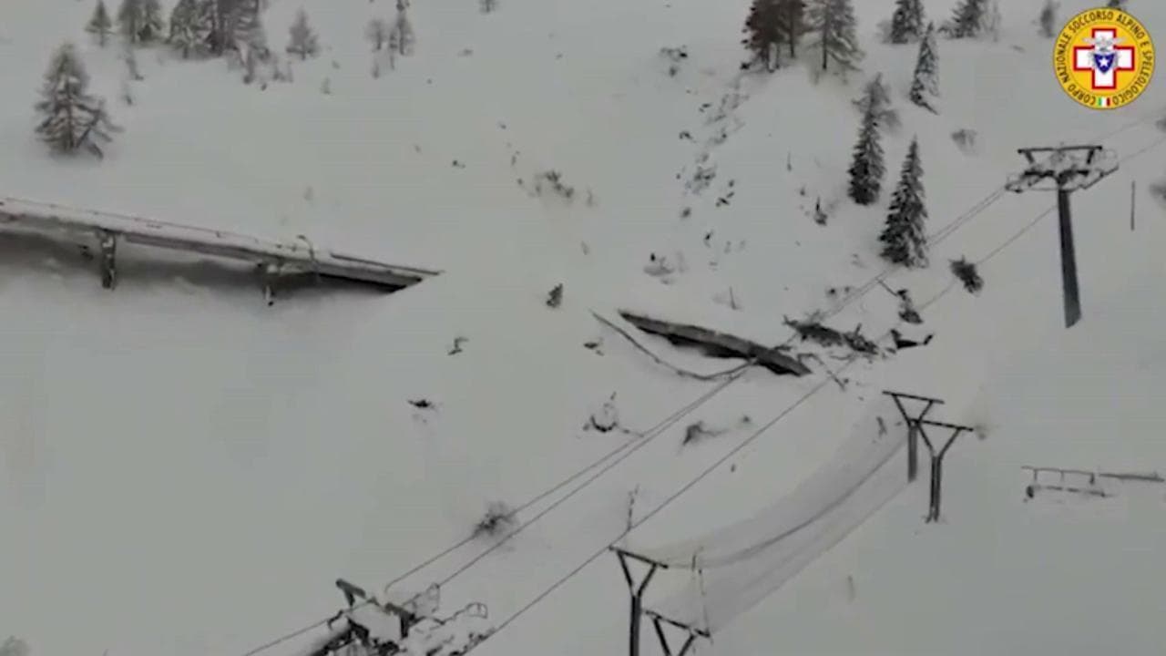 Valanga sulla Marmolada, sepolto il rifugio Pian dei Fiacconi: le immagini dall'elicottero