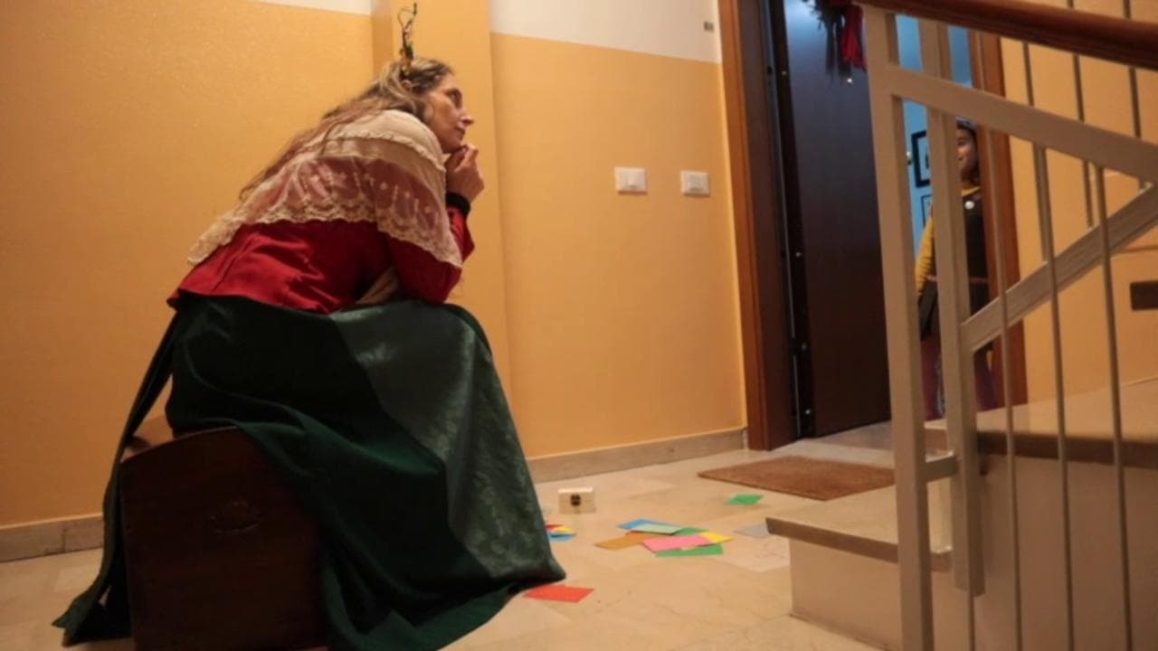 A Modena il teatro arriva a domicilio: spettacoli sul pianerottolo e in cortile