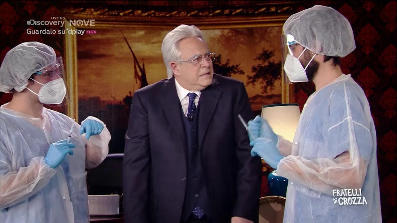 Crozza-Mattarella si vaccina contro il Covid: "Renzi ora non mi fa più effetto"