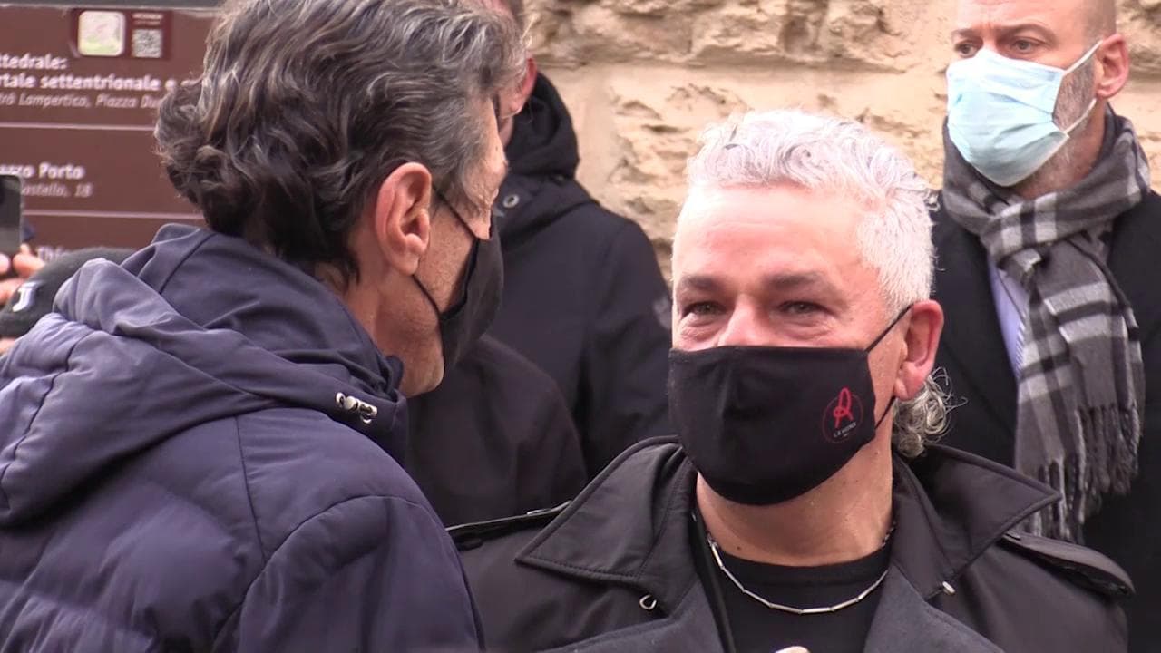 Paolo Rossi, Roberto Baggio in lacrime al funerale del campione