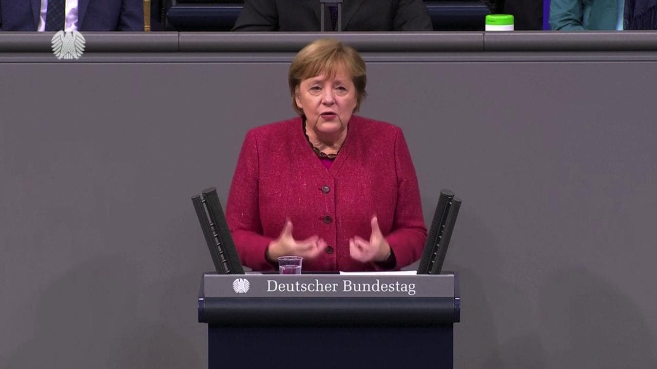 Germania, è record di vittime Covid. L'appello di Angela Merkel: ''Non dovrà essere l'ultimo Natale con i nonni''