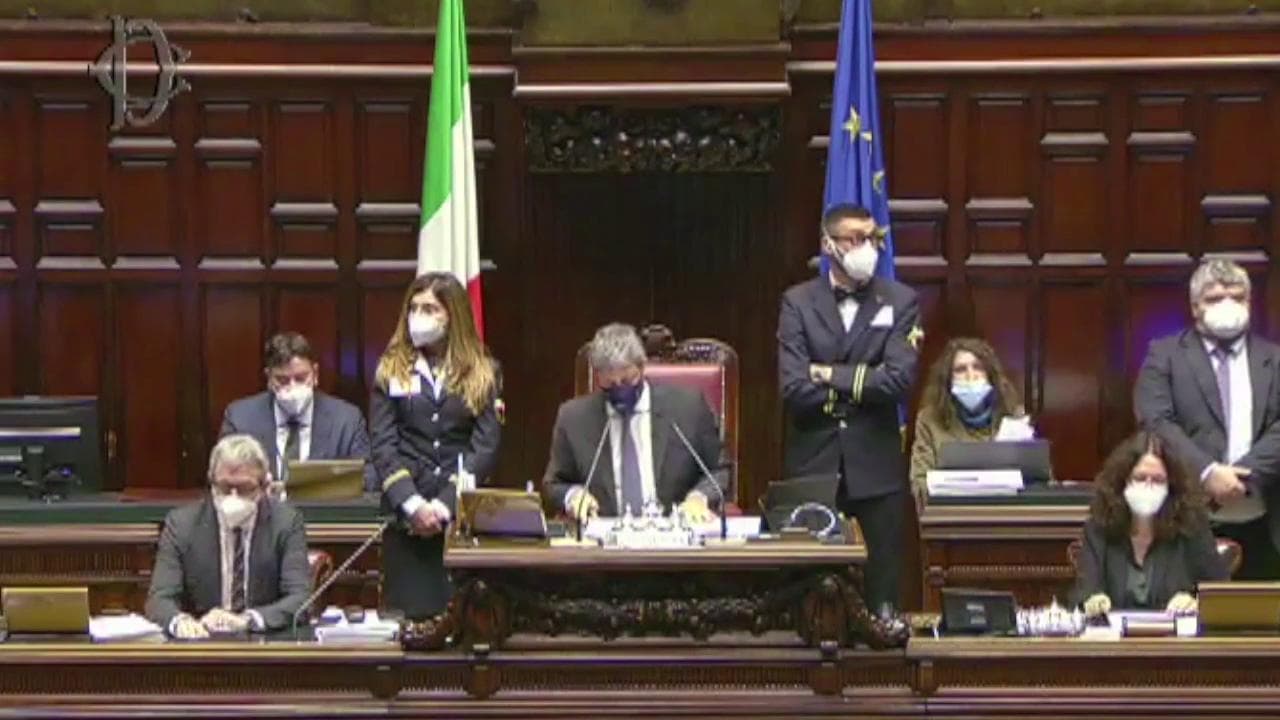 Mes, la Camera approva la riforma. Ma sei deputati dei Cinque Stelle votano no: "Di Maio e Crimi spieghino perché vogliono tradire il nostro programma"