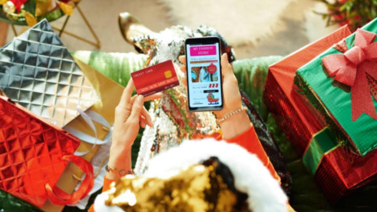 Shopping online, le 10 regole per fare acquisti sicuri: il decalogo anti-truffa della Polizia postale