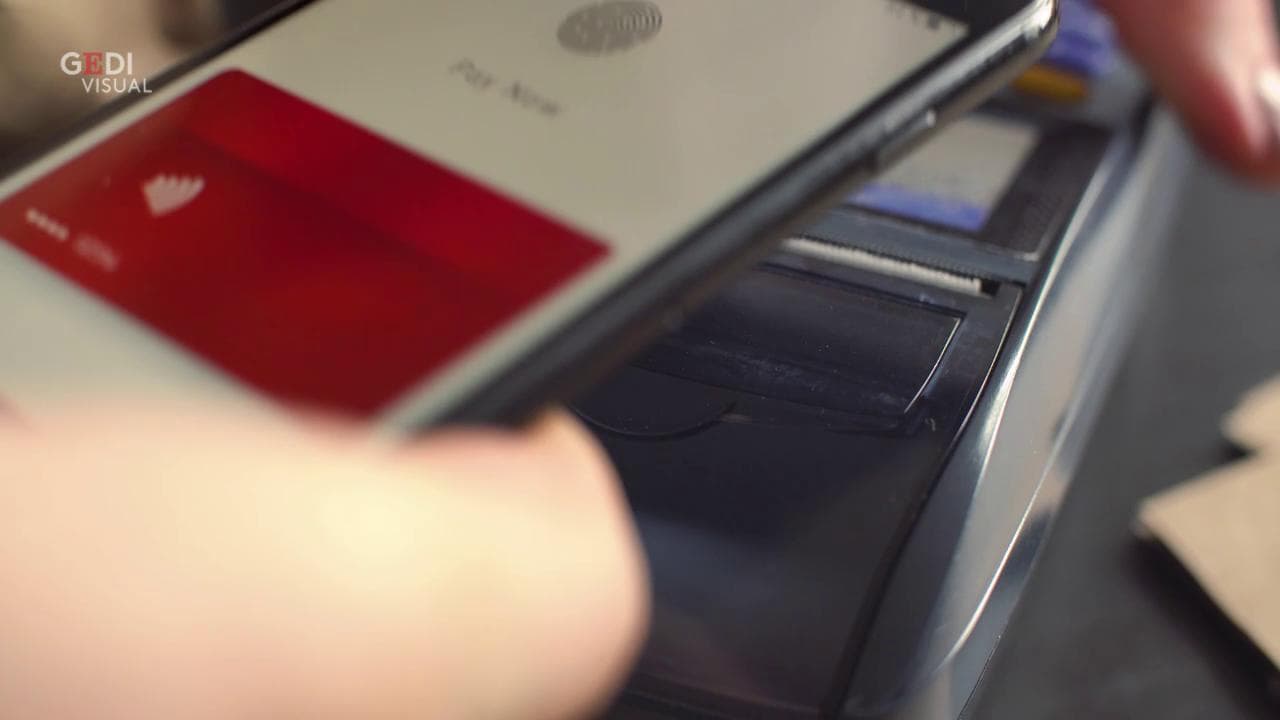 Cashback, come funziona: rimborsi fino a 150 euro sugli acquisti di Natale con carte e app