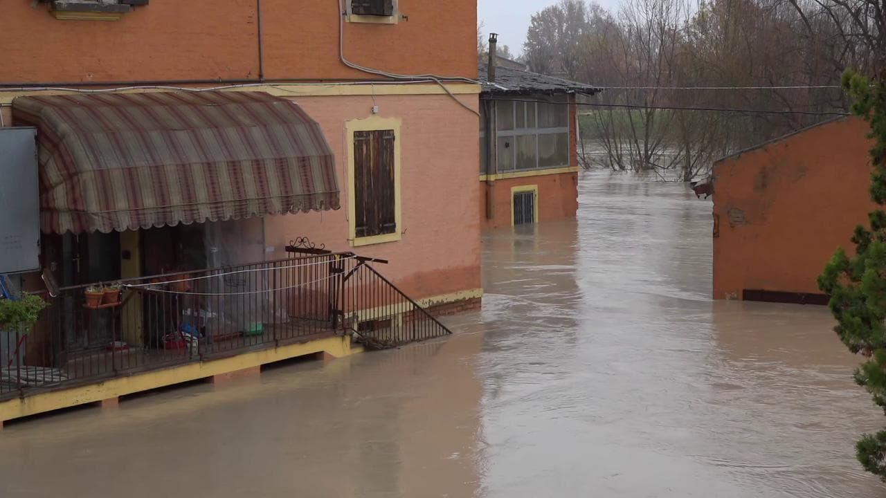 Maltempo Modena, esonda il Panaro: le case invase dall'acqua