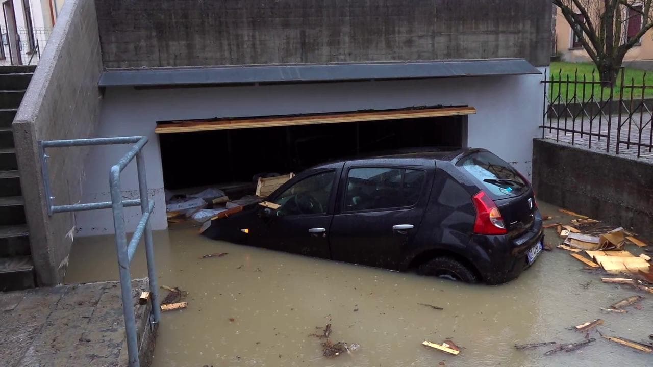 Maltempo, alluvione nel Bellunese: a Puos d'Alpago esondano i torrenti