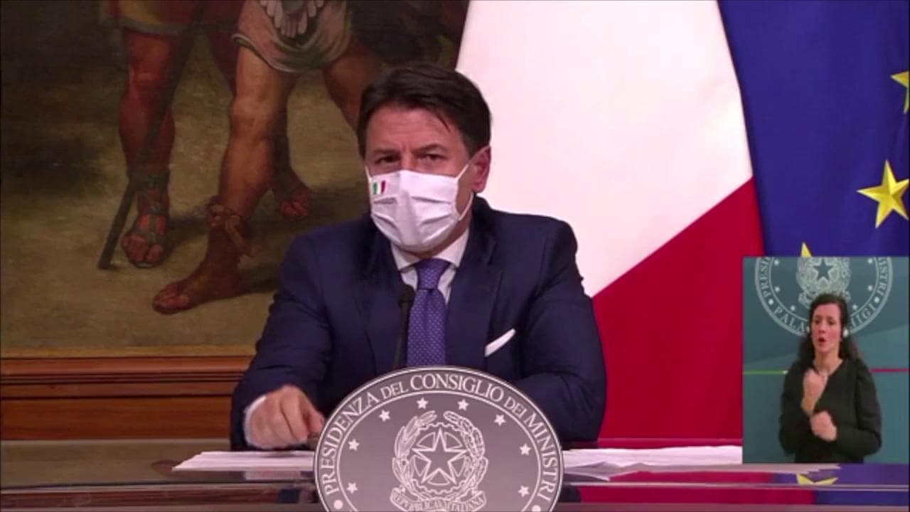 Conte risponde agli attacchi personali: "Mia compagna non ha preso auto scorta, mai stati a cena il giorno dopo Dpcm"