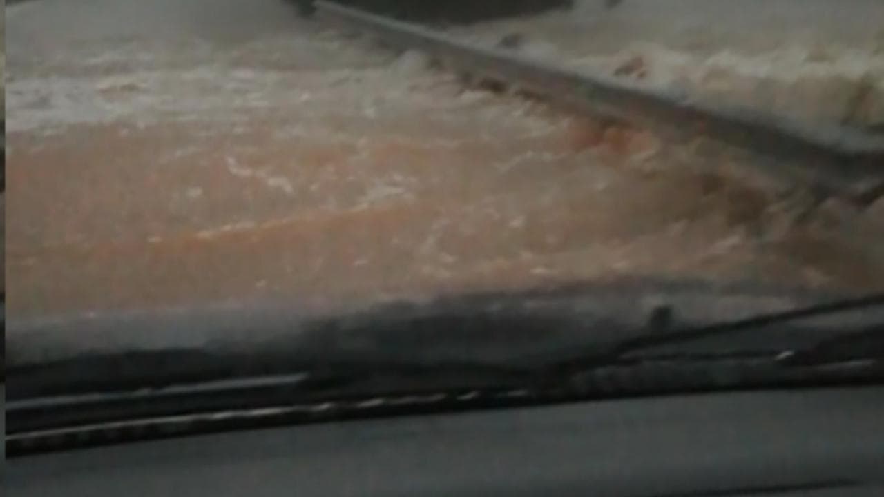 Maltempo in Sardegna, pioggia torrenziale a Dorgali: la strada diventa un fiume