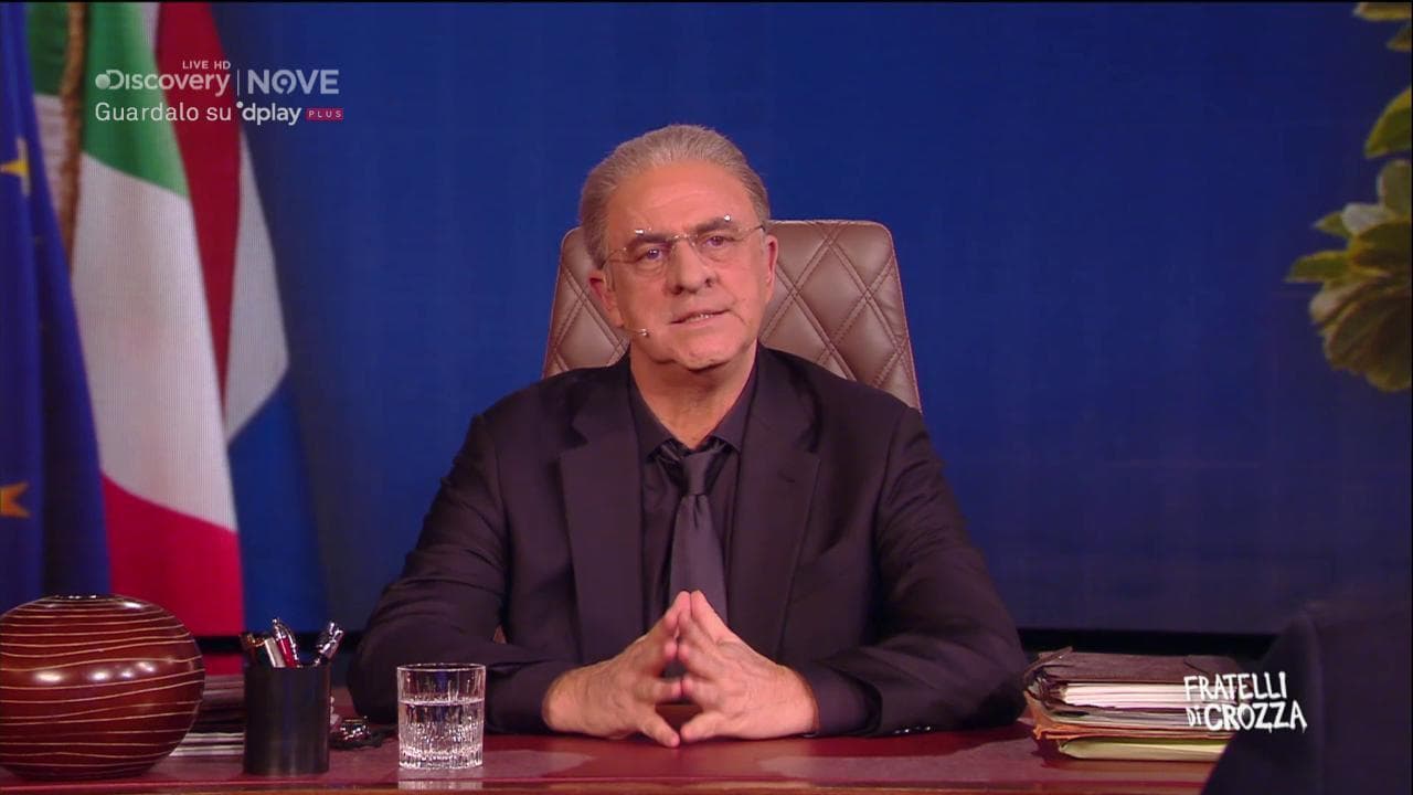 Crozza - De Luca: "Non solo lo stadio, a Diego dedicheremo la regione. Sarà Maradonia"
