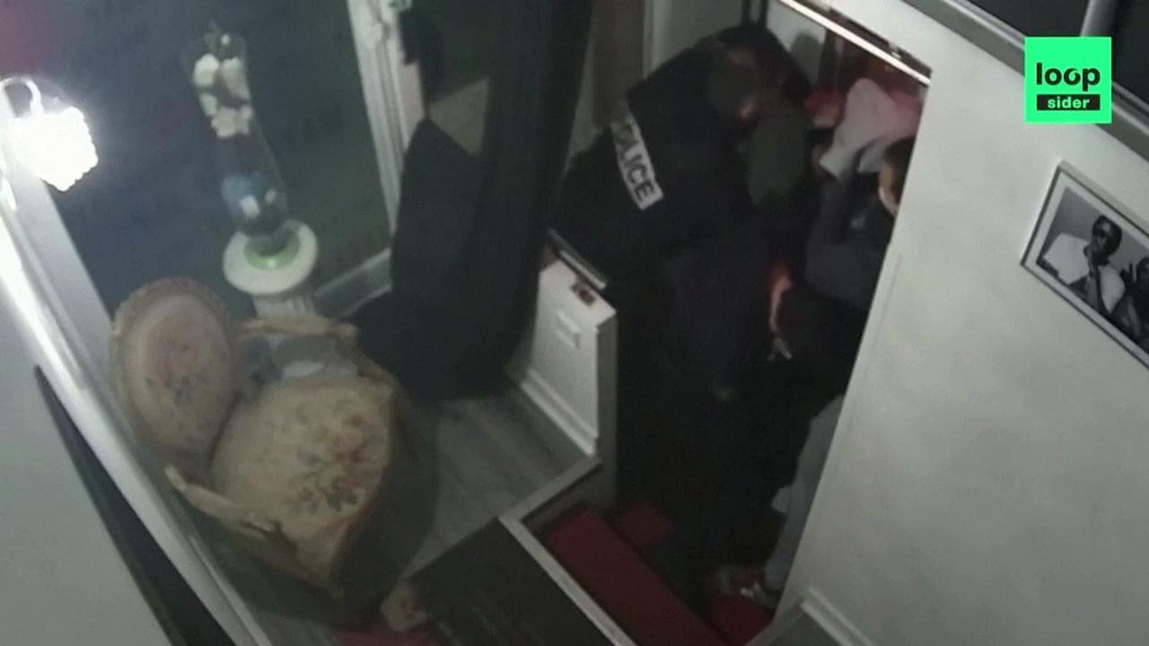 Francia, la polizia picchia brutalmente produttore musicale nero: il video che inchioda gli agenti