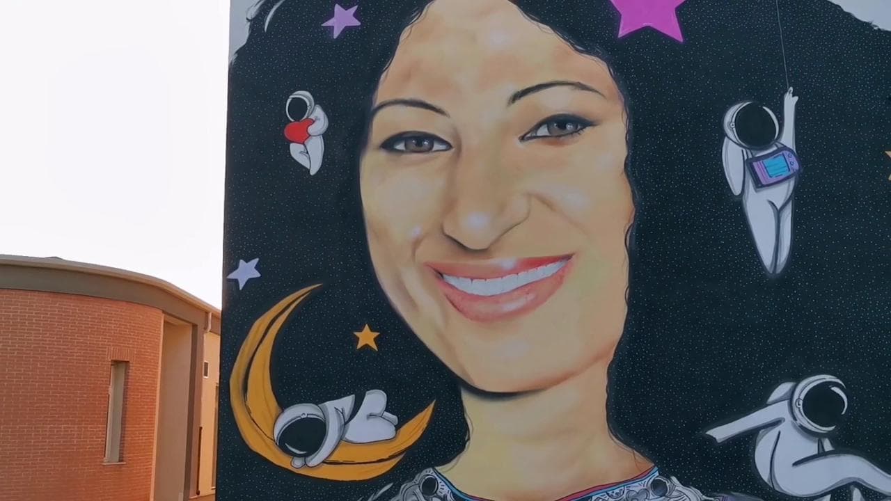Un murale per Ishrak: uccisa dal padre a 21 anni per la sua voglia di emancipazione