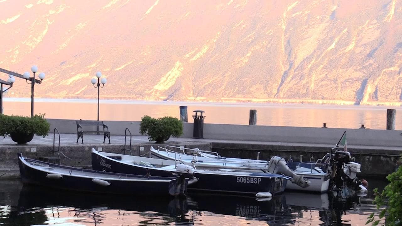 Covid, il Lago di Garda diviso a metà: da un lato è zona rossa, dall'altro si pranza al ristorante