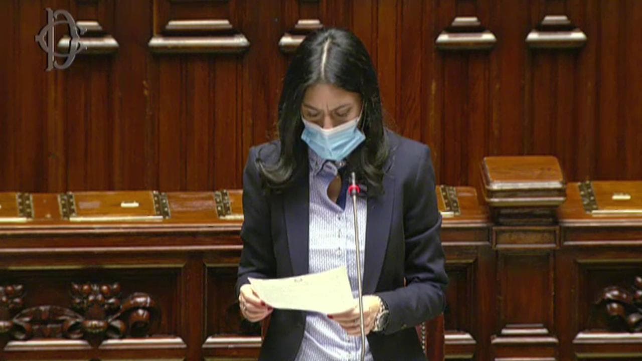 Scuola, Azzolina: "Lavoriamo per scongiurare chiusure unilaterali, generano sconforto"