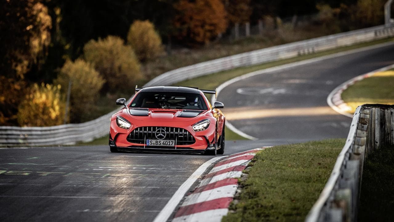 Mercedes-AMG GT Black Series, è lei la regina del Nurburgring, l’inferno verde