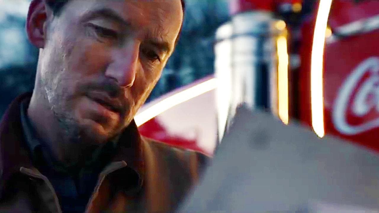 Natale, il regalo è un'emozione anche per chi lo fa: avventura e sorpresa nello spot della Coca-Cola