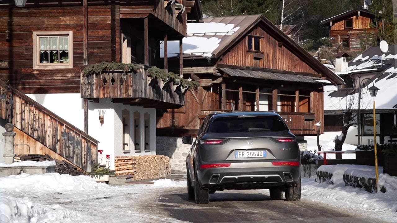 DS 7 Crossback, il savoir-faire del lusso parigino fra i monti