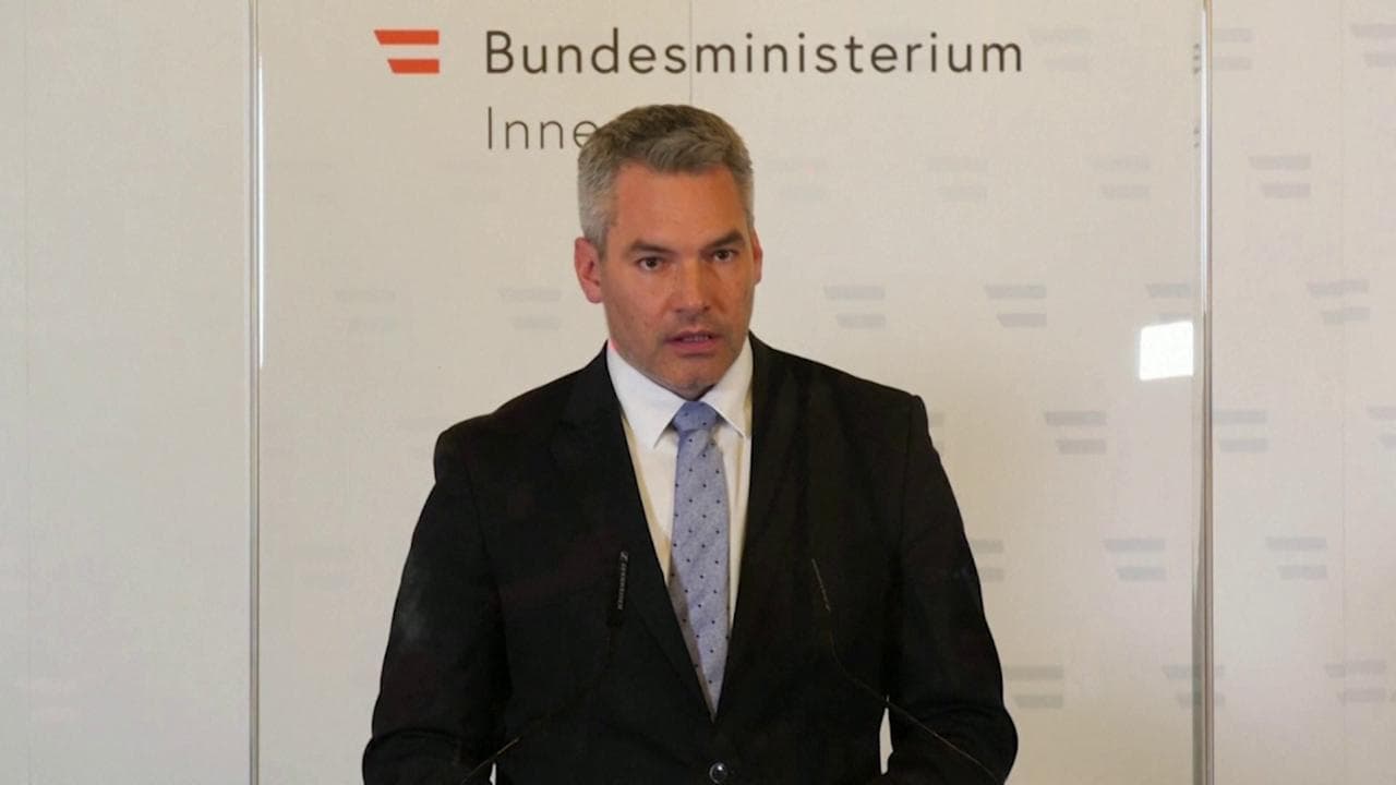 Attacco a Vienna, il ministro dell'Interno: "Attentatore è simpatizzante Isis"
