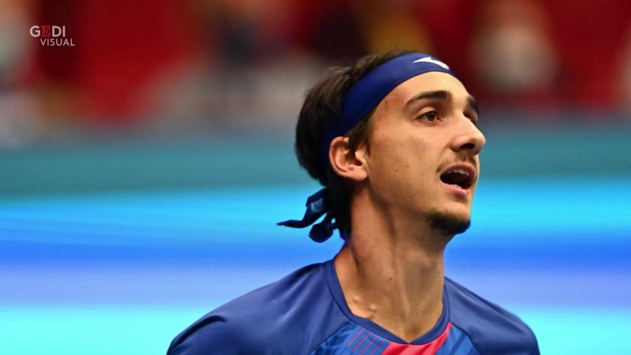 Chi è Lorenzo Sonego, l'italiano che ha battuto Djokovic: è nella storia del tennis ma sognava di fare il calciatore