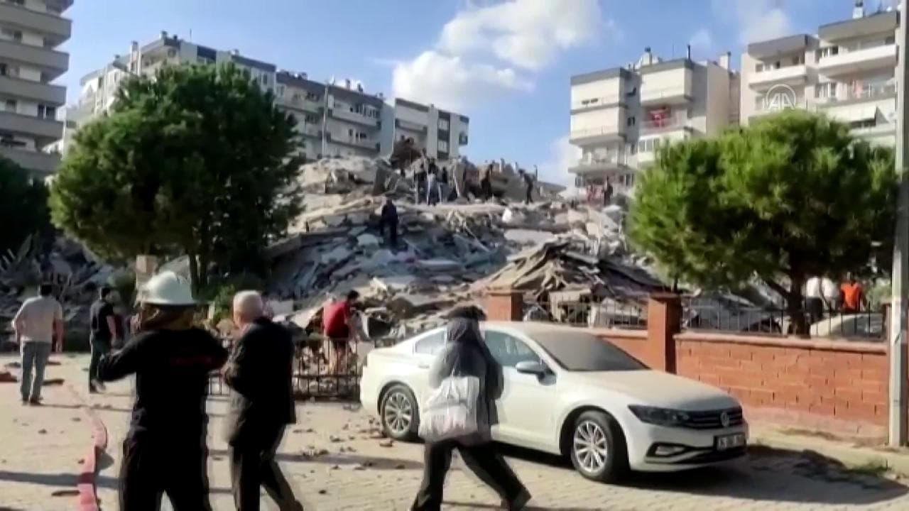 Turchia, terremoto a Smirne: la vista dall'alto del crollo degli edifici