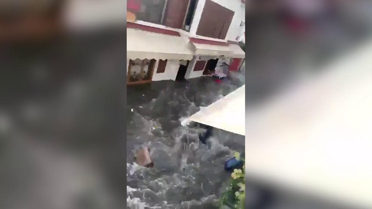 Turchia, l'acqua invade le strade di Smirne: mini-tsnunami dopo il terremoto
