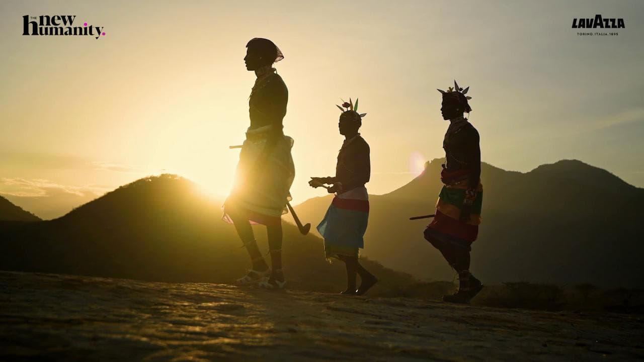 Da David LaChapelle e Steve McCurry, 13 fotografi raccontano la "nuova umanità" nel calendario Lavazza