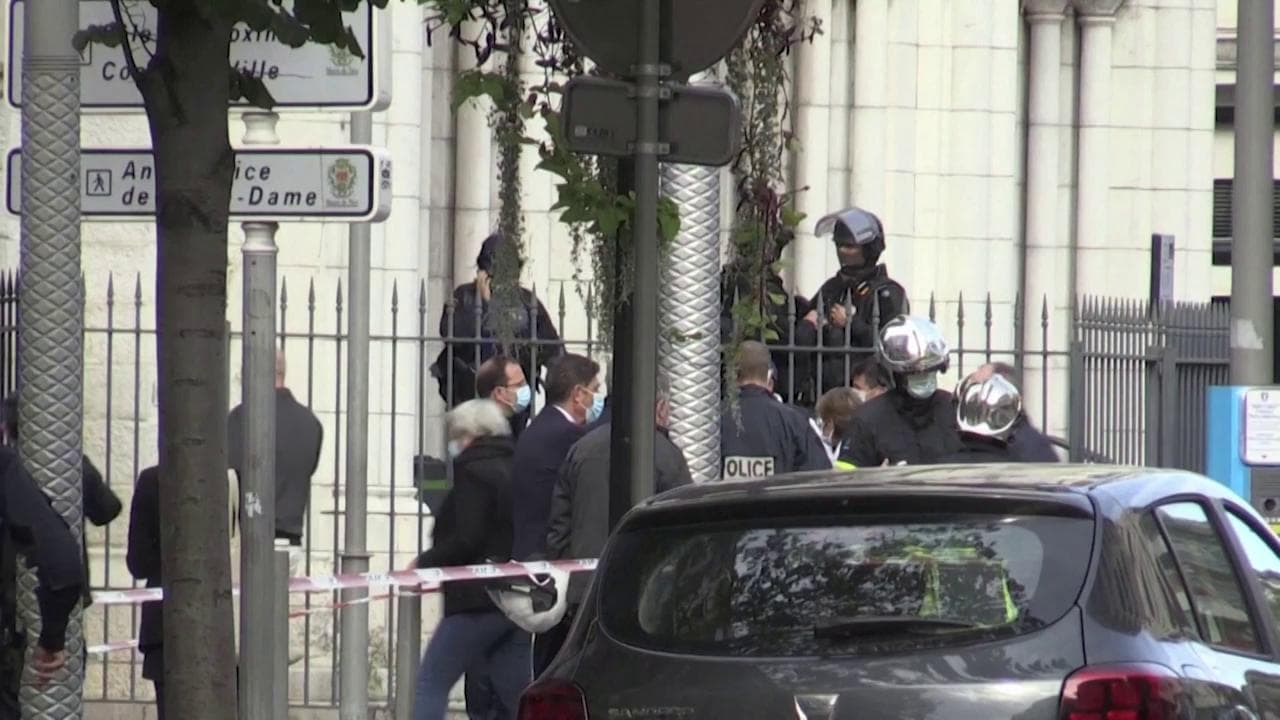 Nizza, attacco terroristico nella chiesa di Notre-Dame: la polizia circonda l'area