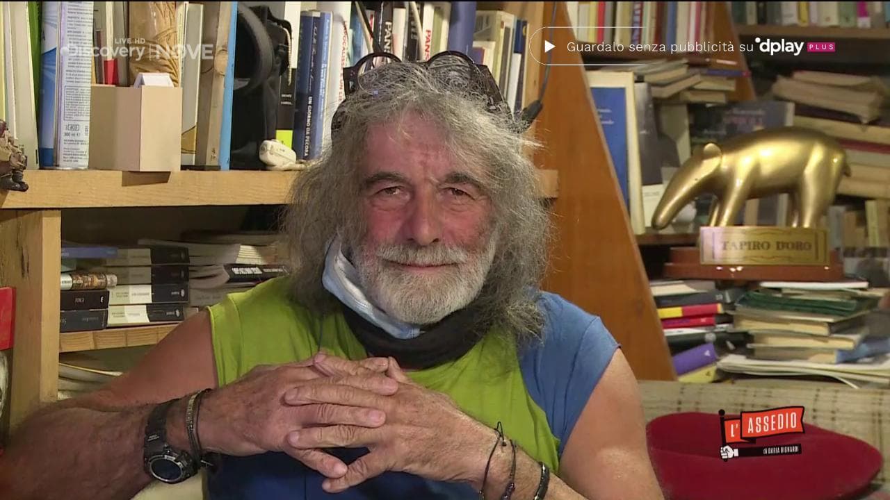 Mauro Corona a l'Assedio: "Mi manca Bianca Berlinguer, non ho avuto modo di chiederle scusa"