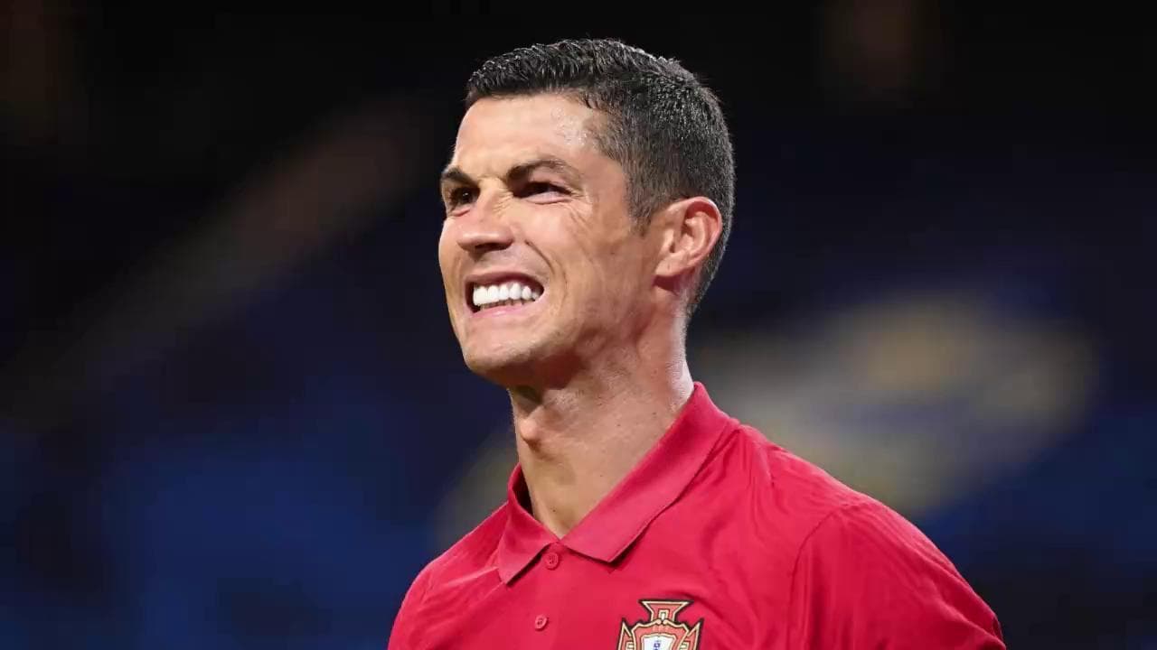 Covid, Ronaldo: "Il tampone è una c..ta". Burioni: "Benvenuto tra i virologi"