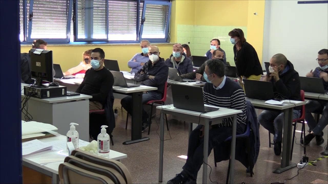 Scuola, via al concorso straordinario: il miraggio della cattedra scaccia la paura da Covid
