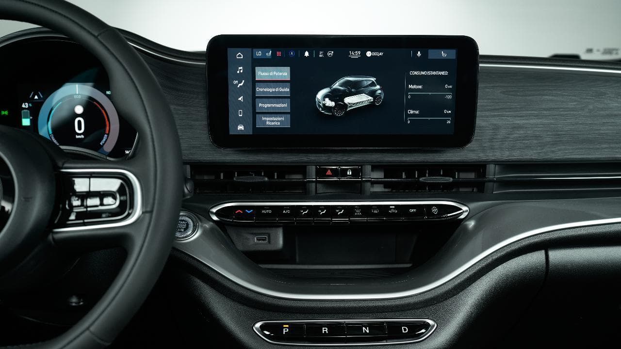 Nuova Fiat 500 elettrica, gli interni hi-tech