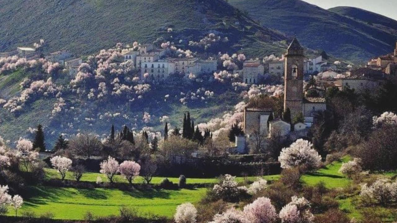 Abruzzo, il borgo di Santo Stefano di Sessanio rischia di morire. Il sindaco cerca abitanti: "Offriamo casa e soldi"