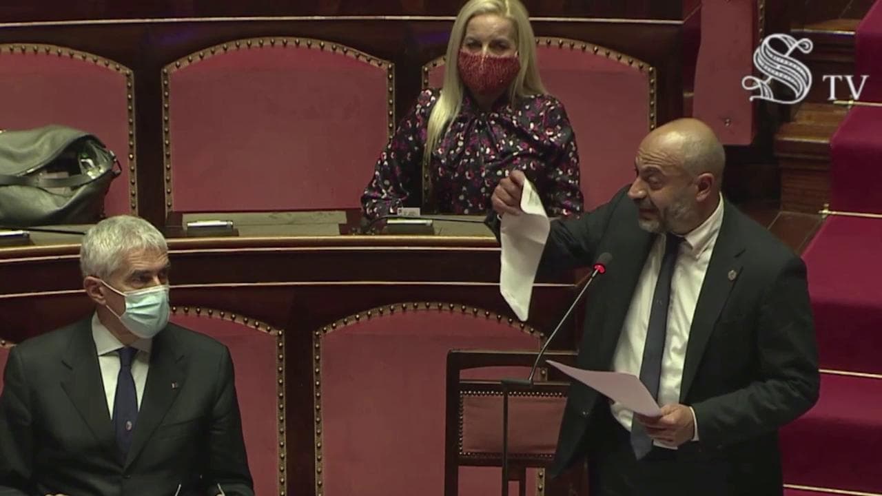 Nuovo Dpcm, Paragone contro Conte: "Chiamate Fedez e Ferragni. Voi non siete in grado di governare"
